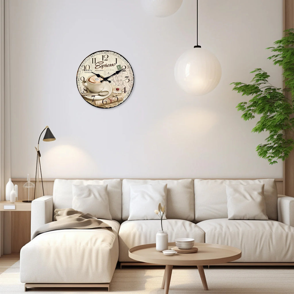 Horloge Murale en Bois Rétro – Motif Tasse de Café Européenne