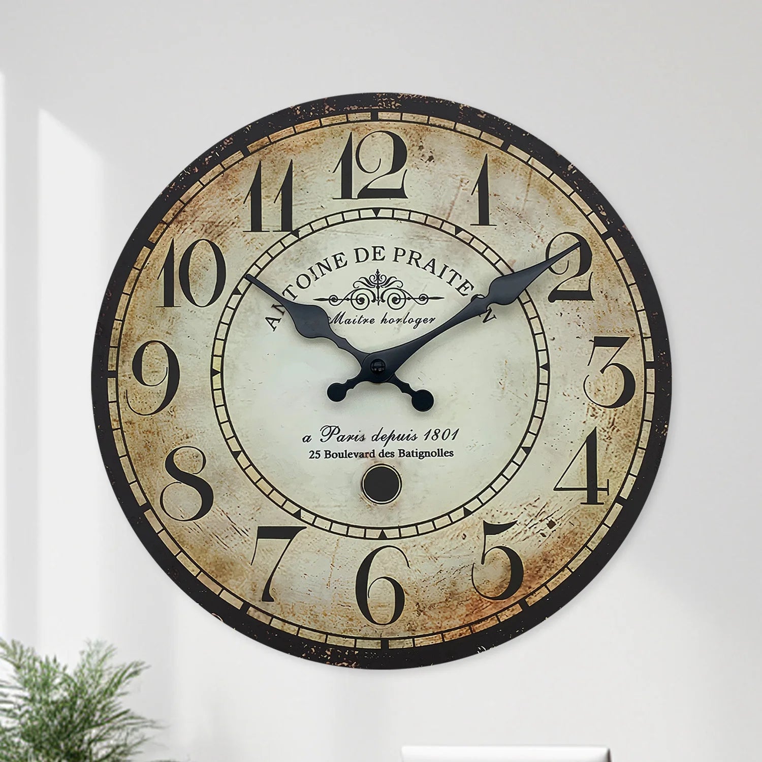Horloge Murale en Bois Rétro – Motif “Antoine DE PRAITEON à Paris 1801”
