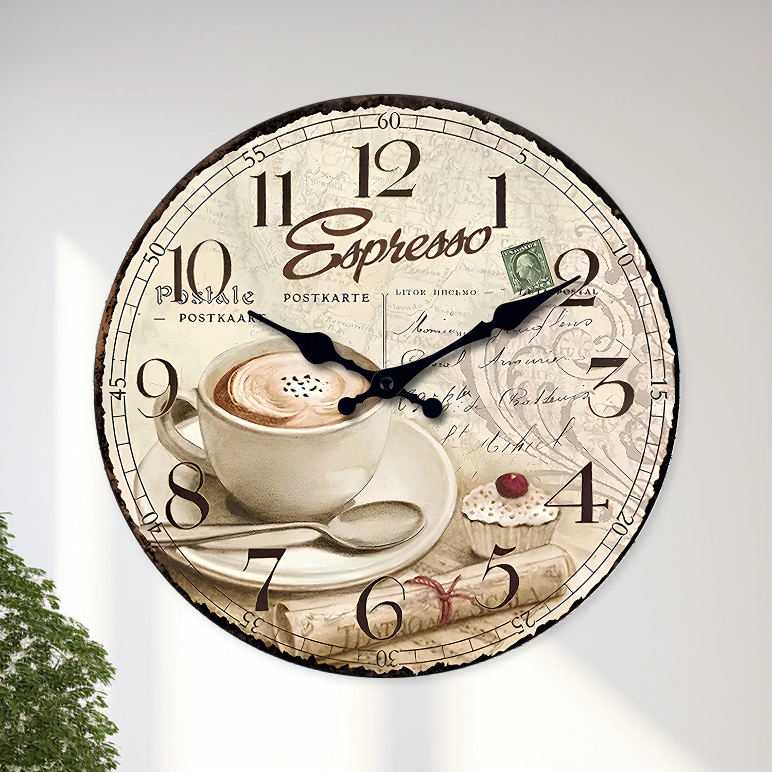 Horloge Murale en Bois Rétro – Motif Tasse de Café Européenne